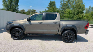 TO-YOTA HILUX 4.0 DOUBLE CAB INVINCIBLE 2.8AUT 4WD V6 SUV D-4D 4X4 Double Cabine AUTOMATIQUE TRANSMISSION - OCCASION 2023 - Product Image 4