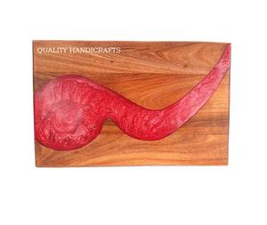 Planche à servir en bois d'acacia orange et résine époxy, motif rivière, fabrication artisanale directe d'usine, 35x23x2CM, utilisation hôtelière et en restauration - Product Image 5