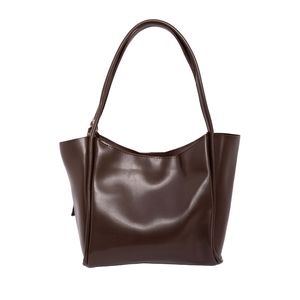 Sac à bandoulière en cuir de vachette avec détail foulard, sac à main grainé de 24 pouces - Product Image 2