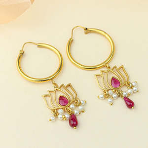 Pendientes de Aro Colgantes Anokhi Vintage en Tono Dorado con Perlas de Agua Dulce y Diamantes, Diseño Floral, Regalo para Bodas Cristianas - Product Image 2