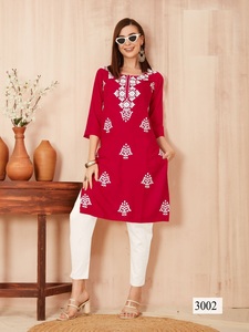 Nouvelle Collection 14 kg Rayon avec travail seulement Kurtis Side Cut avec pour la vente en ligne - Product Image 2