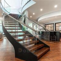 Marches et contremarches d'escalier sculptées de luxe pour villa, design de mode, blanc avec motif en bois, pour intérieur
