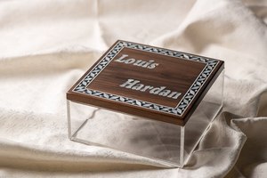 Caja de dulces acrílica transparente de lujo con tapa con Incrustaciones de nácar natural perfecta para regalos de Eid, Ramadán y fiestas - Product Image 3