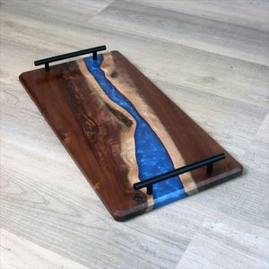 Bandeja de Servir de Madera y Resina Epoxi Hecha a Mano con Asas de Metal, Tabla de Charcutería Decorativa con Diseño de Río Azul, Platos para Cocina, Comedor, Hogar y Panadería - Product Image 2