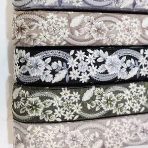 Bolsa de malla de algodón de 9 cm de ancho al por mayor de fábrica, recorte de encaje con bordado de flores de colores y decoración de lentejuelas - Product Image 1