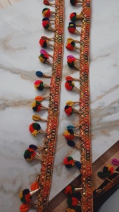 Borde de encaje bordado Zari étnico para saris y lehengas nupciales Aspecto de alto brillo disponible para exportación a granel - Product Image 6