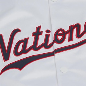 Vente en gros Veste Letterman en satin Veste universitaire brodée très brillante pour la mode et les équipes - Product Image 2