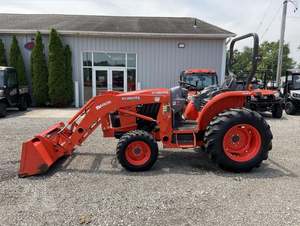 Tracteur utilitaire compact Kubota L3560 d'occasion 2023 avec chargeur frontal LA805 37HP à vendre - Product Image 2