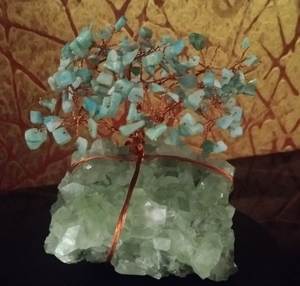 Base de Apofilita Verde con Virutas de Piedras Preciosas, Árbol del Dinero con Piedra Curativa - Product Image 1