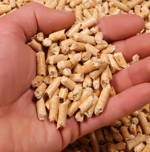 Granulés de bois de pin 6mm X 10-40mm 10% d'humidité et 0.5% de cendres pour le chauffage domestique et la cuisson Énergie de biomasse renouvelable de haute qualité - Product Image 1