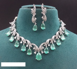 Élégant AD Teardrop Design Pierre Collier Boucles D'oreilles Ensemble pour les Femmes pour les Fêtes de Mariage Occasions Spéciales Mode Pendentifs et Charmes - Product Image 1