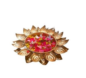 Soporte de vela Urli de latón y Metal dorado de lujo, Decoración de mesa con diseño de girasol para bodas, jardines y regalos de bienvenida - Product Image 1