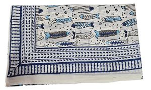 Pareo Sarong Tradicional con Estampado de Peces Hecho a Mano, Talla Única - 44 pulgadas X 72 pulgadas - Product Image 3