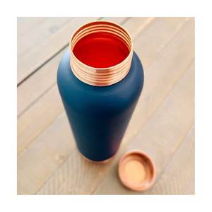 Bouteille d'eau en cuivre fabriquée à la main de vente chaude Inde Pure Drink Wide Metal Water Bottle Design personnalisé avec une qualité supérieure - Product Image 4