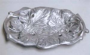 Bandeja de Metal para Chocolates y Dulces, Diseño Clásico y Elegante, Hecha a Mano - Product Image 2