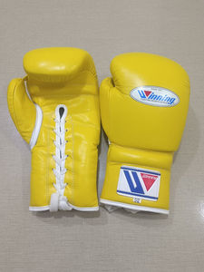 ถุงมือชกมวยสำหรับผู้ชายที่สวมใส่สบาย ออกแบบด้วยหนังวัวแท้สีทอง เหมาะสำหรับการฝึกซ้อมชกต่อยเป็นเวลานาน การฝึกซ้อมแบบสปาร์ริง และการฝึกซ้อมการต่อยที่มีเป้าหมาย - Product Image 3