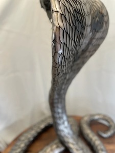 Sculptures en forme de serpent en aluminium coulé de conception abstraite moderne pour centre de table décoratif - Product Image 5