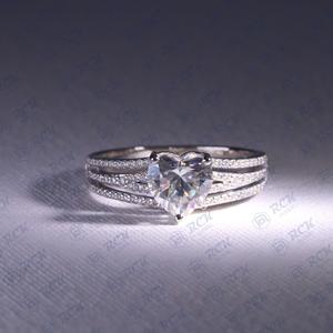 แหวนเพชรโมอิสก้านผ่าหัวใจสำหรับผู้หญิงทอง18K สำหรับงานแต่งงานเจ้าสาวและสัญญาว่าจะขอเครื่องประดับเพชรสีขาว - Product Image 5