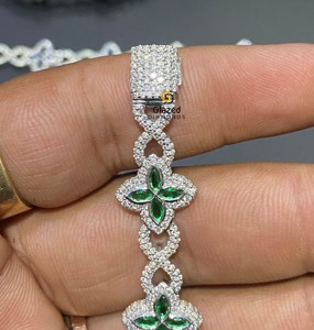 กำไลข้อมืออินฟินิตี้ฮิปฮอปมือสีเขียวประดับเพชรสำหรับปลูกตัด - Product Image 1