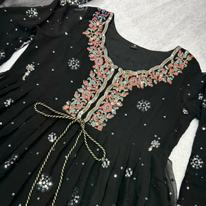 OX GEORGETTE CON TRABAJO DE SECUENCIA DE 5MM CON MANGAS COMPLETAS CON VESTIDO INTERIOR DE SEDA - Product Image 1