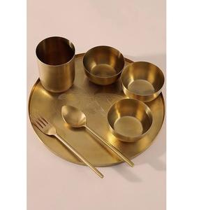 ชุดอาหารทองเหลืองแบบดั้งเดิมสำหรับขายส่ง เหมาะสำหรับงานสังสรรค์ในครอบครัว มีจำหน่ายในราคาที่เข้าถึงได้จากอินเดีย - Product Image 2