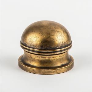 Butée de porte élégante en laiton à fixation au sol pour salles de bain modernes, offrant un contrôle et une protection durables et robustes des portes. - Product Image 2