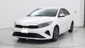 Kia Forte LXS IVT 2024 d'occasion en excellent état - Product Image 3