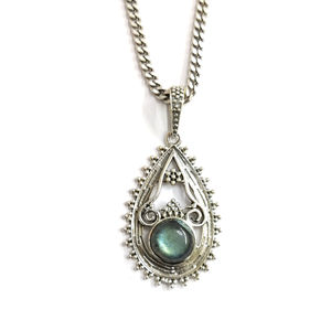 จี้หินลาบราดอไรต์ทำมือทรงเหลี่ยมมรกตประดับเพชรทรงมรกต น้ำหนัก 4.8 กรัม ตัวเรือนโรสโกลด์ชุบโรเดียม - Product Image 1