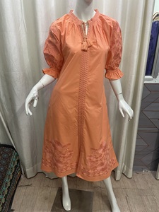 Robes Ukrainiennes Brodées Designer Personnalisé Col V Ouvert Devant Fashion Party Wear Robe avec Ceinture à la Vente en Gros - Product Image 3