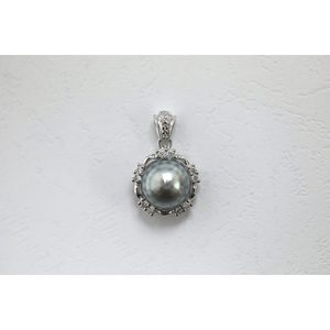 จี้ไข่มุกดำตาฮิติทรงเหลี่ยมชุบทองคำขาว 18K ประดับเพชร - Product Image 2