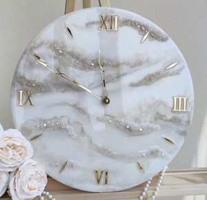 Reloj de pared de resina epoxi hecho a mano con detalles dorados, decoración del hogar, artesanías artísticas de la India - Product Image 1