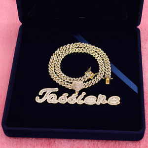 Cadena cubana ostentosa de moda con colgante de nombre personalizado Diamante de oro sólido/perla para regalo de compromiso de fiesta - Product Image 2