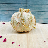 Nouvel arrivage de sacs potli Rajasthani élégants faits à la main en Tari Work Embrayages de soirée de mariage Faveurs de mariage avec sac brodé ethnique
