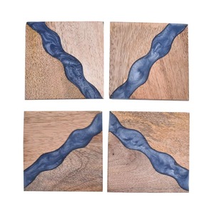 Dessous de verre de rivière en résine naturelle de forme carrée avec un design artistique de luxe pour la table à manger, le mariage et la décoration de fête - Product Image 3