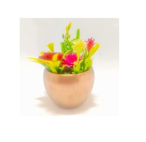 Florero de metal con acabado antiguo de alta calidad, perfecto para crear arreglos florales únicos para eventos o acentos para el hogar - Product Image 4