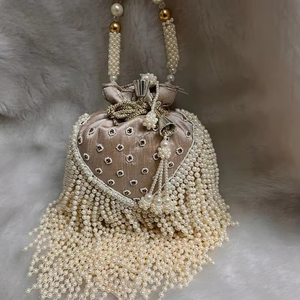 Jhalar Fashion Satin Potli con cierre de cordón Forro de algodón Perlas elegantes Diamantes Borla Decoración - Product Image 1