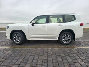 Nuovissimo Toyota Land Cruiser SUV LC300+EXECUTIVE 70th 7 posti EUreg 305kw 415hp benzina cambio automatico versione tedesca - Product Image 4