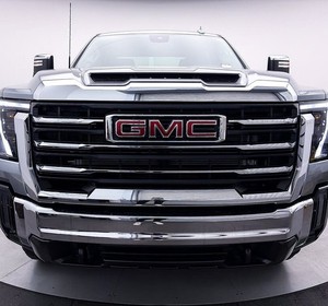 Sierra 2500HD SLT Crew Cab AWD 2024 Usada en Excelentes Condiciones - Product Image 1
