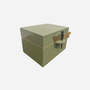 Elegante caja de laca hecha a mano de Vietnam, una pieza decorativa de primera calidad perfecta para regalar o decorar el hogar. - Product Image 6