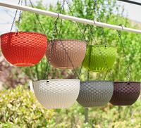 Pot de fleurs suspendu moderne en plastique avec système d'auto-arrosage et trou de drainage, jardinière pour la maison et le jardin
