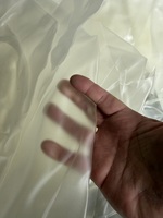 PVB - FILM POLYVINYLAQUE (POLYVINYLAQUE) - environ. 80% CLAIR - 20% COLORÉ BALLES DE DÉCHETS / RÉMENDES POUR RECYCLAGE.