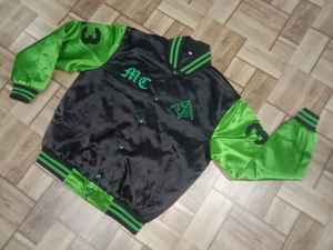 Chaqueta deportiva de equipo personalizada al por mayor, chaquetas de alta calidad personalizadas con cuello levantado bordado de satén para hombre de béisbol Varsity - Product Image 3