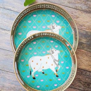 Bandeja Redonda de Hierro con Estampado Animal Hecha a Mano por IBS |   Bandeja de Servicio Decorativa Moderna de Alto Brillo |   Decoración para el Hogar de Varias Piezas, Regalo de Boda - Product Image 1