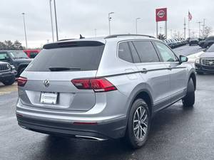 Volkswagen Tiguan SE 4 portes SUV (2.0L 4 cylindres Turbo 8A) légèrement utilisé, modèle 2020 - Product Image 2