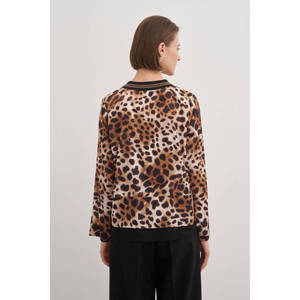 Blusa de punto con estampado de leopardo marrón para mujer, moda coreana, top informal de media manga - Product Image 6
