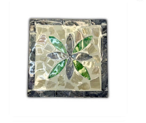 Ensemble de sous-verres décoratifs ronds en nacre avec mosaïque florale verte, conteneur de rangement en coquillages fait à la main pour un intérieur élégant - Product Image 6