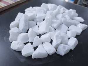 Souper blanc 9-12mm marbre artificiel agrégat pierre copeaux grande taille recyclage dalle lavé à l'eau gravier pierre concassée extérieur - Product Image 2