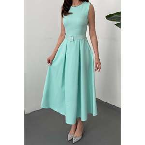 Vestido Turquesa con Cuello Halter y Corte Evase - Turquesa - Product Image 4