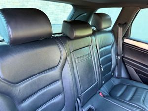 Neat 2014 Volks-wagen Toua-reg TDI R-Line - Product Image 2