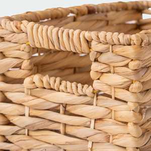 Collection de 6 paniers de rangement en jacinthe d'eau surdimensionnés modernes faits à la main avec tissu en plastique et tissu métallique pour la salle de bain - Product Image 3